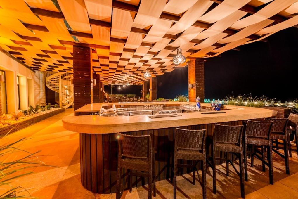 Vuni Palace Luxury Resort & Beach & Casino ไคริเนีย ภายนอก รูปภาพ