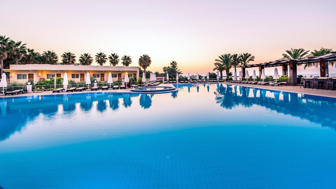 Vuni Palace Luxury Resort & Beach & Casino ไคริเนีย ภายนอก รูปภาพ
