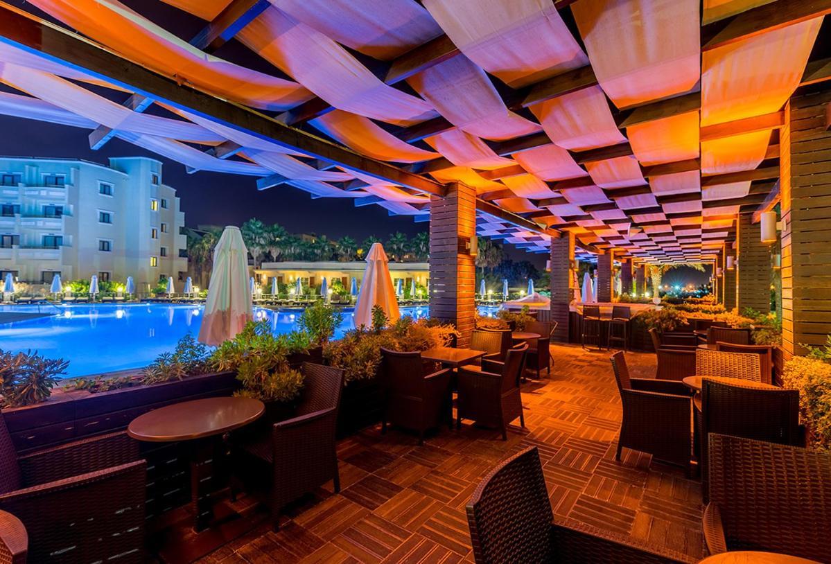 Vuni Palace Luxury Resort & Beach & Casino ไคริเนีย ภายนอก รูปภาพ