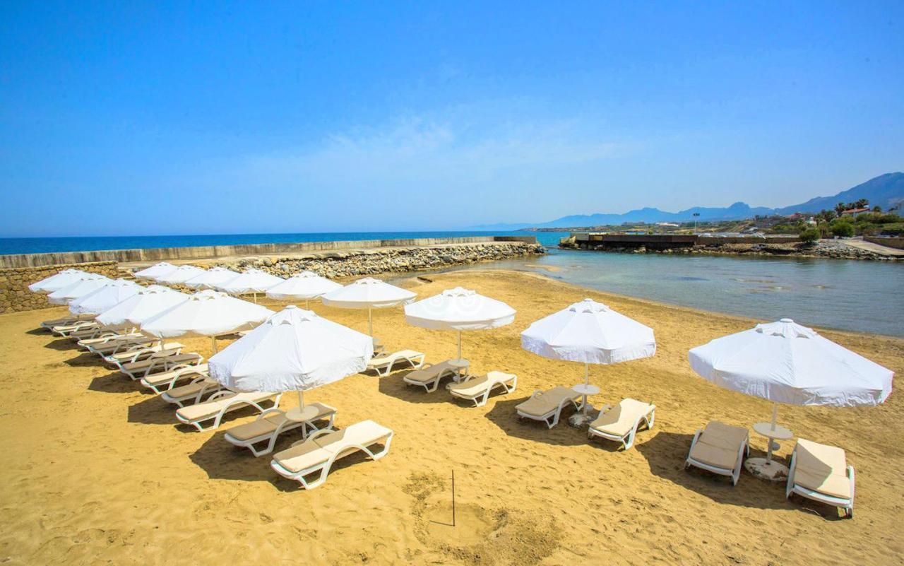 Vuni Palace Luxury Resort & Beach & Casino ไคริเนีย ภายนอก รูปภาพ