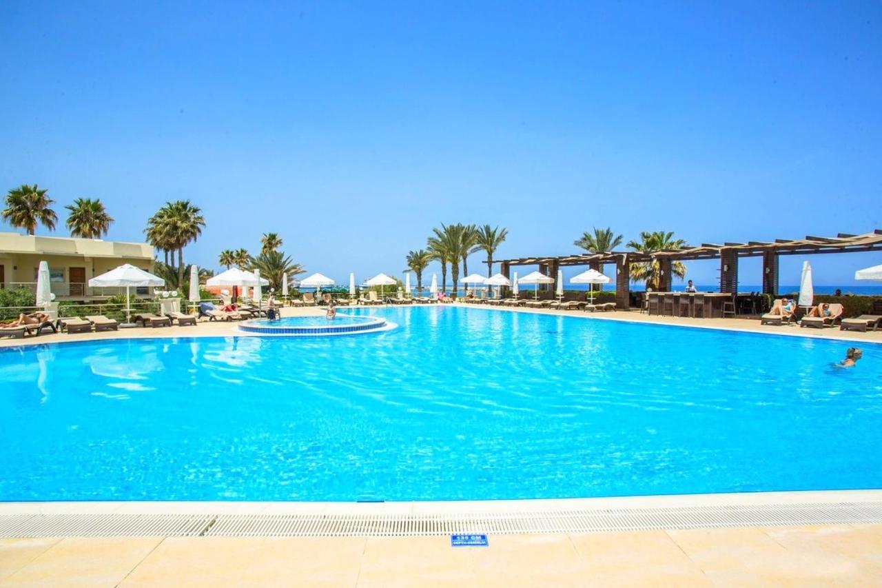 Vuni Palace Luxury Resort & Beach & Casino ไคริเนีย ภายนอก รูปภาพ