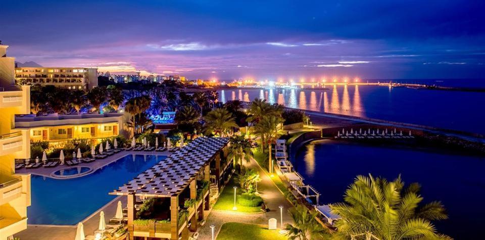 Vuni Palace Luxury Resort & Beach & Casino ไคริเนีย ภายนอก รูปภาพ
