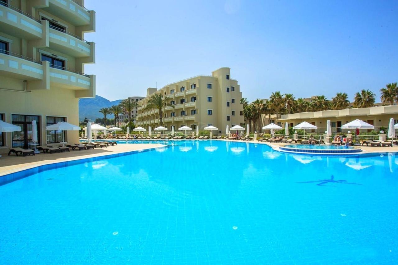 Vuni Palace Luxury Resort & Beach & Casino ไคริเนีย ภายนอก รูปภาพ